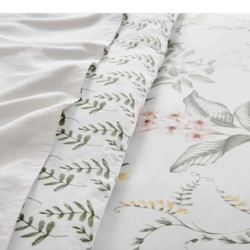 Levtex Home Viviana Comforter Set Full/Queen Comforter Botanical Floral Coral Gr